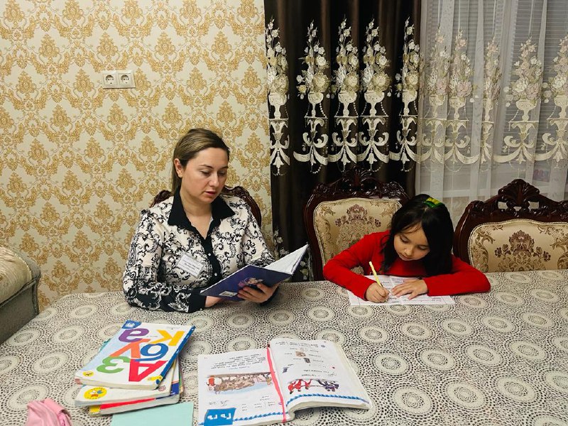 🔸Рабочие будни специалиста отдела семьи, Джалиловой Марзият наполнены разнообразными активностями, связанными с формированием позитивных интересов у своих подопечных,помощь в получении образования.
