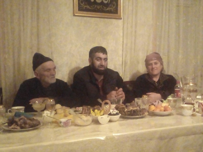 ✅22.02.2024 года Специалисты и социальные работники комплексного центра посетили более 30 семей участников СВО и поздравили с наступающим праздником 23 февраля.