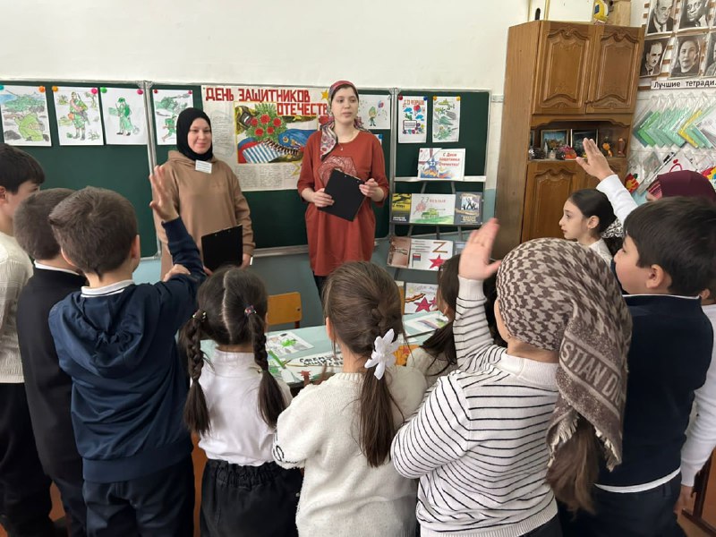 💥Специалист по работе семьей и детьми Алиева Максалина совместно с библиотекой филиала №12 в с. Мюрего провели мероприятие ко Дню защитника Отечества, который отмечается 23 февраля.