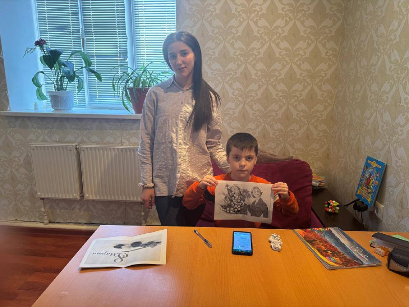 ✅ Специалисты отдела семьи Комплексного центра социального обслуживания решили организовать конкурс рисунков для своих подопечных, посвященный Международному женскому дню - 8 Марта.