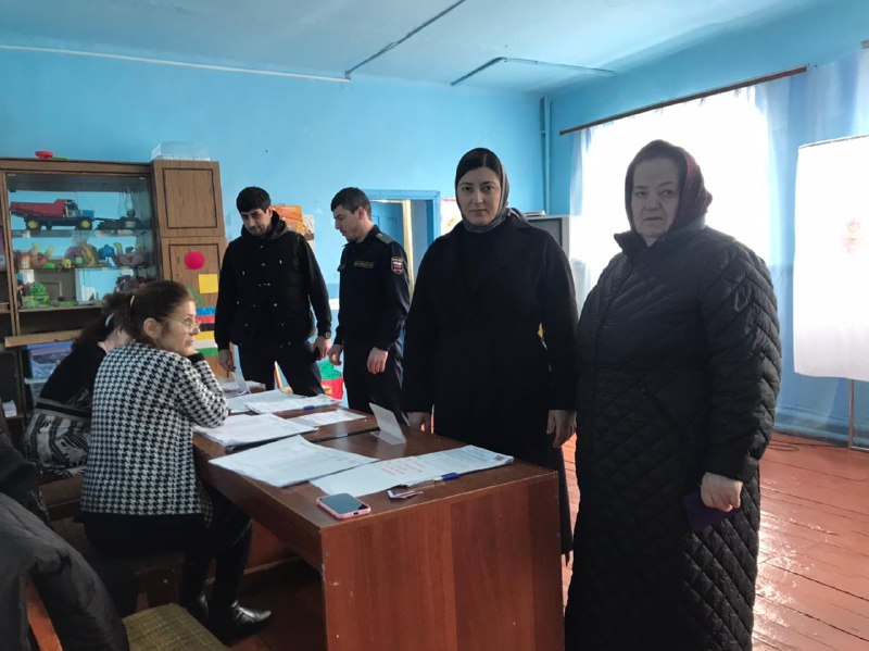 💥Специалисты и социальные работники Центра совершили доставку 6 маломобильных граждан на избирательные участки, чтобы они могли проголосовать в выборах Президента РФ.