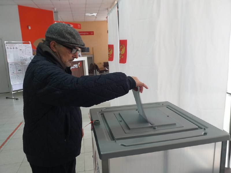 💥Специалисты и социальные работники Центра совершили доставку 6 маломобильных граждан на избирательные участки, чтобы они могли проголосовать в выборах Президента РФ.