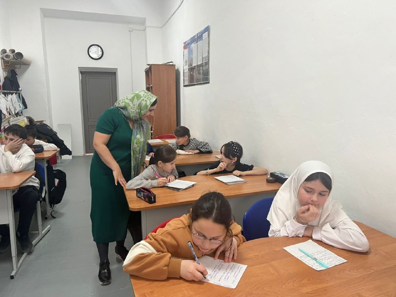 ✅ Специалист отделения семьи Муртазалиева Раисат, посетила СОШ 1 и провела беседу на тему "Скажи нет наркотикам".