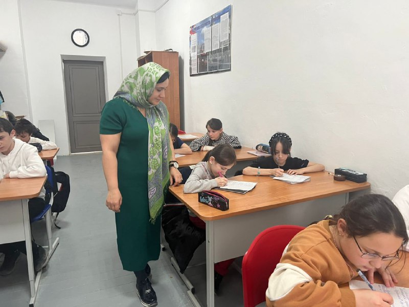 ✅ Специалист отделения семьи Муртазалиева Раисат, посетила СОШ 1 и провела беседу на тему "Скажи нет наркотикам".