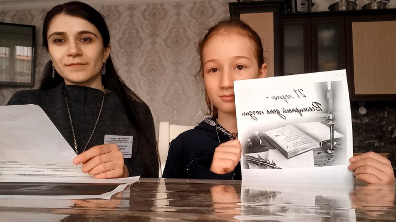 💥 Специалист по работе с семьей и детьми, Муртазалиева Раисат и Багомедова Патимат посетили своих подопечных и провели беседу, посвященную Всемирному дню поэзии.