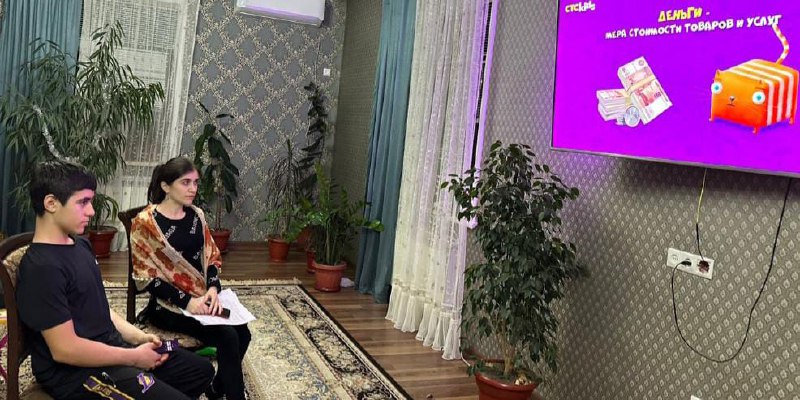 ✅ Специалист по работе с семьей Багомедова Патимат организовала просмотры видеороликов и провела беседы с подопечными на темы: "Терроризм и экстремизм" и "Социальные сети: преимущества и опасности".