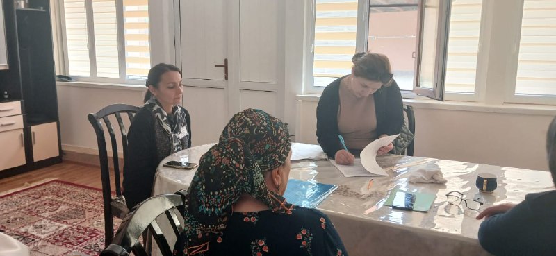⚠️24 и 25 апреля заведующие отделениями, Гаджиалиева Рукият, Абакарова Казибат и Мусаева Салимат, посетили семьи получателей социальных услуг, проживающие в селениях Ванашимахи, Маммаул и Балтамахи.