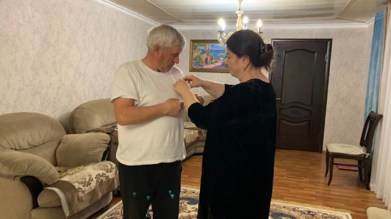 💥🎗🪖В преддверии праздника 9 мая специалисты отделения Шихшабекова Муршидат и Алгасанова Марина присоединились к акции «Георгиевская ленточка» - символу героизма, воинской доблести и славы защитников России.