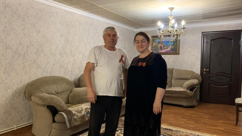 💥🎗🪖В преддверии праздника 9 мая специалисты отделения Шихшабекова Муршидат и Алгасанова Марина присоединились к акции «Георгиевская ленточка» - символу героизма, воинской доблести и славы защитников России.