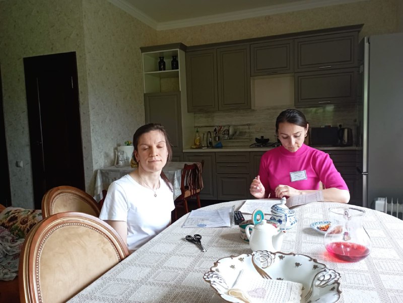 🔸Специалисты отделения социального обслуживания на дому граждан пожилого возраста и инвалидов, Алиева Раисат и Бибулатова Марьям, посетили подопечных соц работницы, проверили качество оказываемых соц. услуг