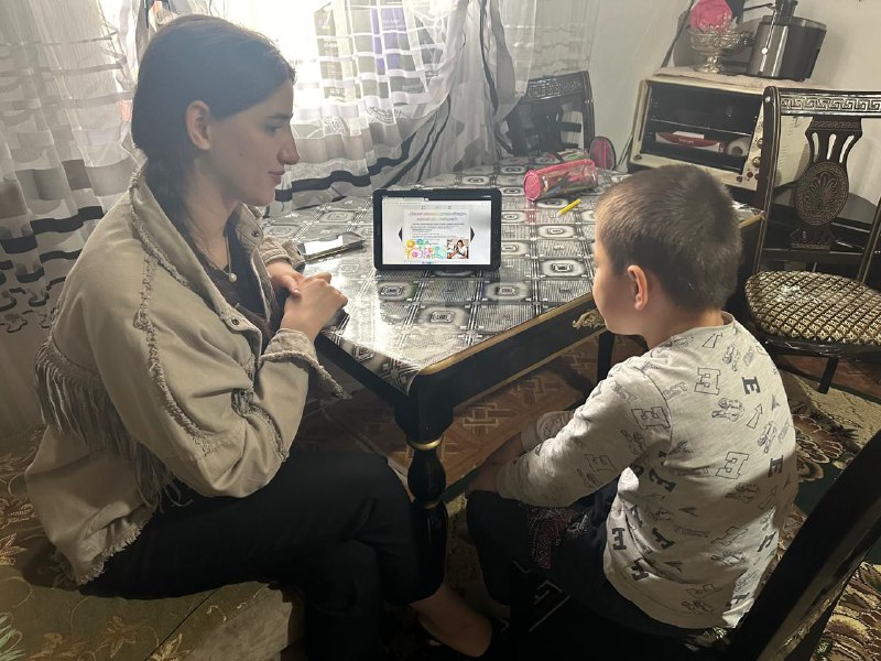 💥Психолог и социальный педагог отделения семьи провели ценную и содержательную беседу со своими юными получателями социальных услуг в преддверии Международного Дня Телефона Детского Доверия.