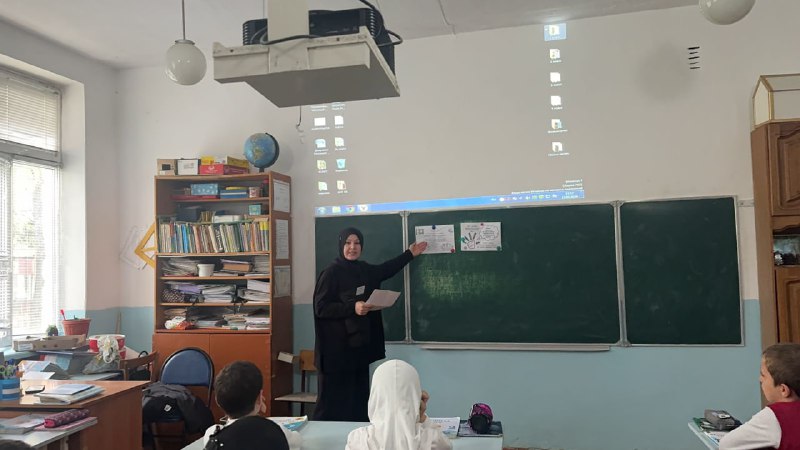 💥Специалист по работе с семьей и детьми Алиева М. провела беседу с детьми в школе на тему "Телефон доверия". В мероприятии приняли участие 35 детей .