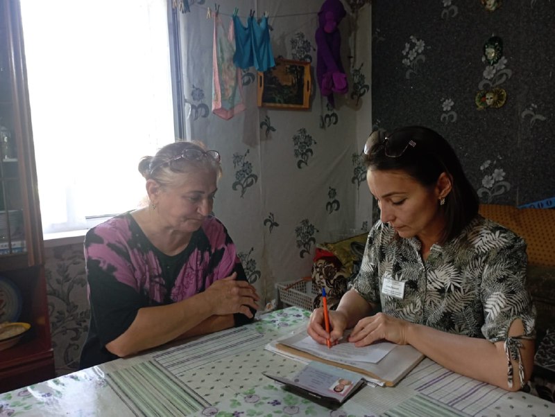 💥Будни специалистов отделения социального обслуживания на дому граждан пожилого возраста и инвалидов, Алиевой Раисат и Бибулатовой Марьям.