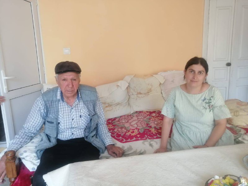 17 июня, в честь светлого праздника Курбан-байрам, работники центра социального обслуживания населения в Сергокалинском районе посетили семьи участников СВО, чтобы поздравить их с этим важным событием.