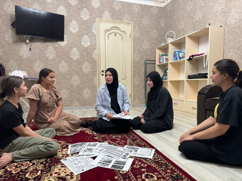 ✅Специалист по работе с семьей и детьми Алиева Максалина провела беседу с подопечными "Безопасное лето".