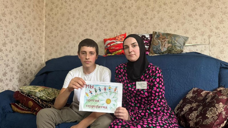 Специалист по работе с семьей и детьми Багомедова Замира провела беседу с подопечными на тему «Мы против терроризма и экстремизма».