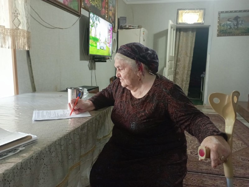 Специалист отделения социального обслуживания на дому граждан пожилого возраста и инвалидов, Алиева Раисат посетила подопечных соц работницы, проверили качество оказываемых соц. услуг