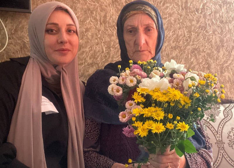 💥Социальный работник Арсланова Аминат из села Маммаул поздравила своих подопечных с Международным днем пожилых людей.