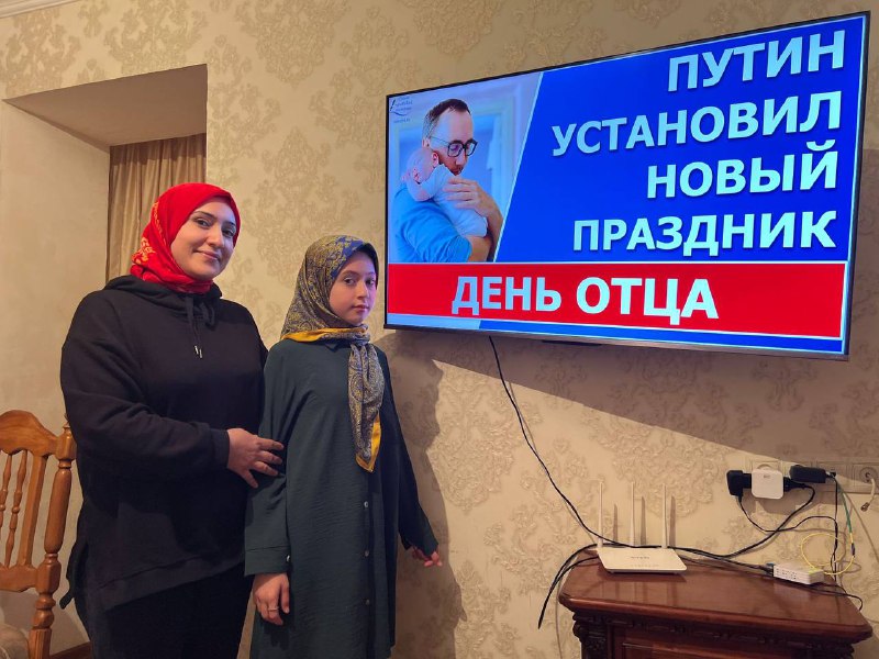 Да, специалисты отдела семьи провели с юными получателями социальных услуг ряд мероприятий ко Дню отца.