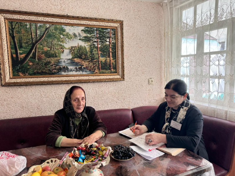 💥Будни специалистов отделения социального обслуживания на дому граждан пожилого возраста и инвалидов, Алиевой Раисат и Бибулатовой Марьям.