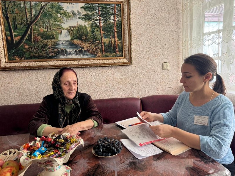 💥Будни специалистов отделения социального обслуживания на дому граждан пожилого возраста и инвалидов, Алиевой Раисат и Бибулатовой Марьям.