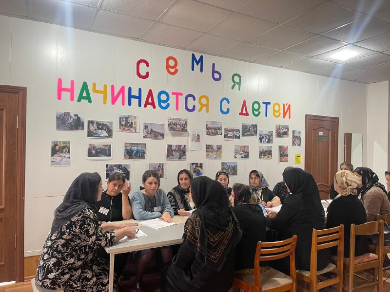 ✅Заведующая отделением социального обслуживания граждан пожилого возраста и инвалидов № 1 Азизова Зубайдат провела совещание с работниками отделения, на котором обсудили важные вопросы, касающиеся предоставления социальных услуг и улучшения качества обслу