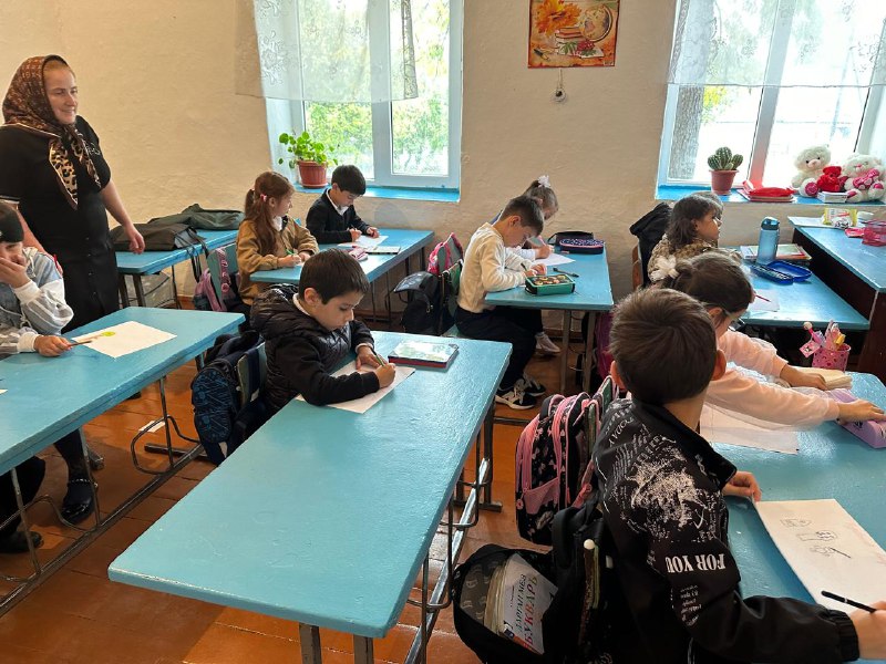 ✅Психолог отделения семьи Шихшабекова Муршидат провела в 1 классе психологическую методику "Зачем ходить в школу".