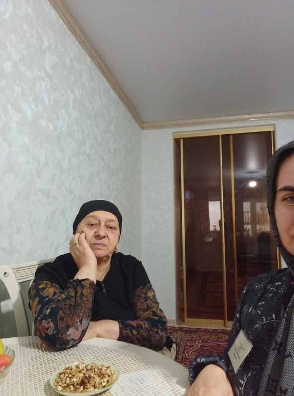 Социальные работники Центра поздравили своих подопечных с Днем инвалидов
