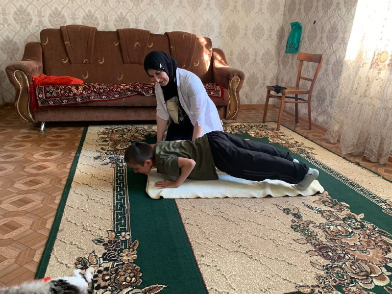 Будни инструкторе по ЛФК (Алгасанова Марина) Лечебная физическая культура – метод лечения, использующий средства физической культуры с лечебно-профилактической це- лью для восстановления здоровья и трудоспособности организма, предупреждения осложнений и п