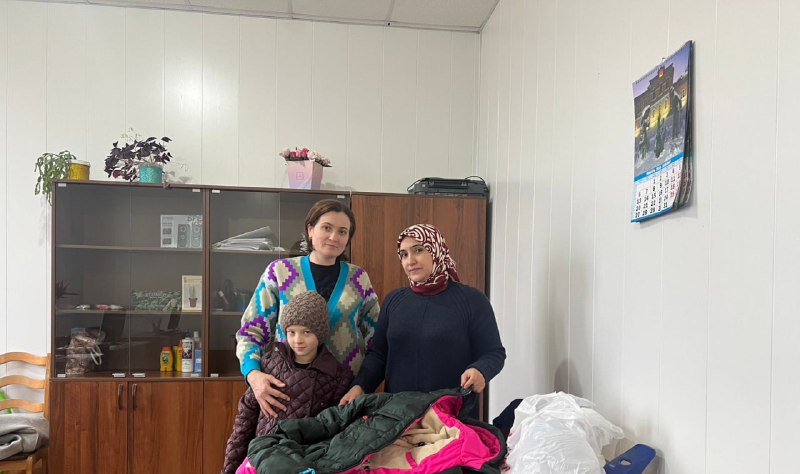 Специалист Муртазалиева Раисат оказала материальную помощь в виде одежды Халимбековой П. от благотворительного фонда Чистое сердце .