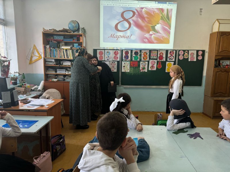 Праздничное мероприятие ко Дню 8 Марта для детей