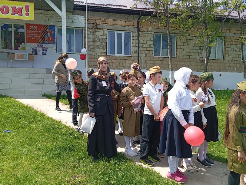 Специалисты по работе с семьёй и детьми Джупанова Ханум и Абдуллаева Зухра приняли участие в мероприятии, посвящённом Дню Победы.