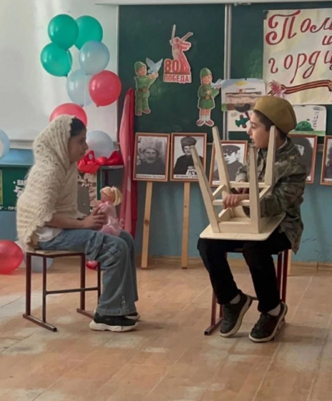 Медсестра-сиделка Магомедова Зухра и специалист по работе с семьёй Алиева Максалина присоединились к акции "Помним", приуроченной к 80-летию Великой Отечественной войны.