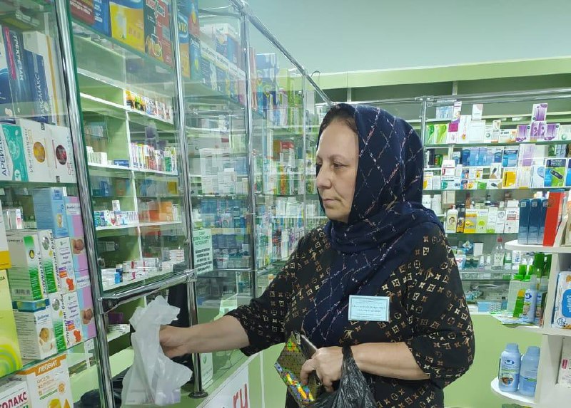 Трудовые будни специалиста Магомедовой Н .А. Оказание услуг: организация помощи в образовании, помощь в оказании юридических услуг, содействие в обеспечивании лекарственными препаратами.