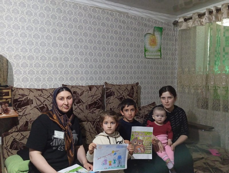 День семьи: беседы и конкурс рисунков от сотрудников отделения семьи.