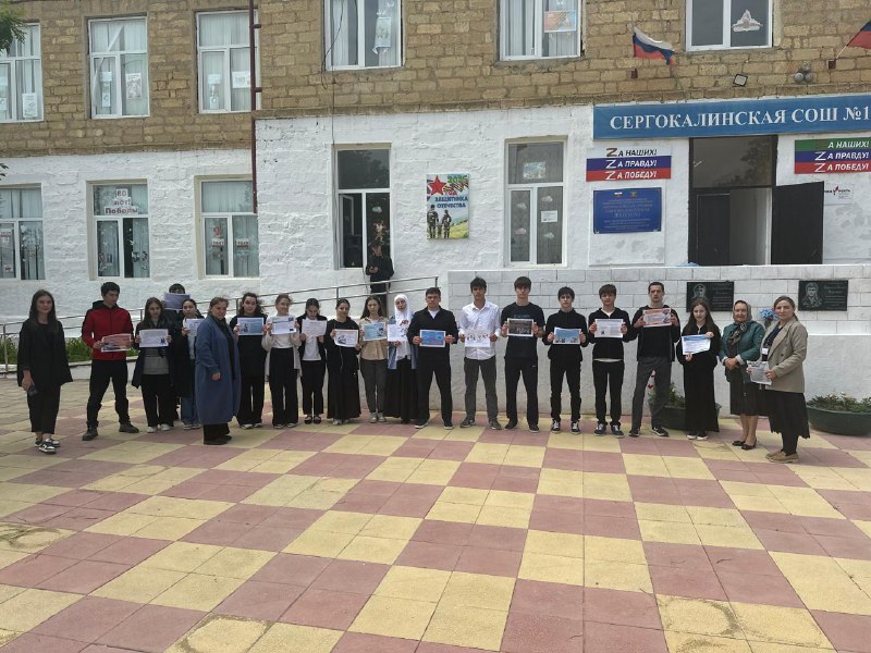 Специалист по социальной работе Алхасова Мариет и социальный педагог Саидова Аксана посетили среднюю общеобразовательную школу № 2, где провели беседу с учениками 9-11 классов на тему правонарушений и их профилактики.