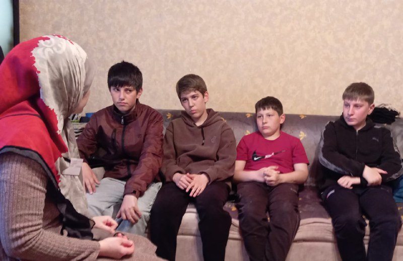 Специалист по работе с семьёй и детьми Джупанова Ханумчакар провела беседу на тему профилактики правонарушений среди подростков
