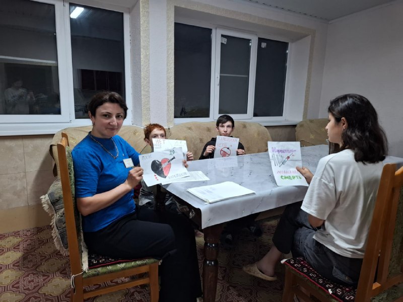 Специалист отделения семьи Багандова Разият провела беседу: "Мы против наркотиков"