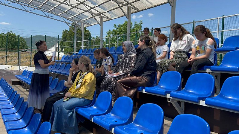 27 июня работники отделения семьи Центра социального обслуживания населения с. Сергокала провели беседу и акцию "Стоп буллинг и кибербуллинг!" среди воспитанников дневного лагеря на базе СОШ 1