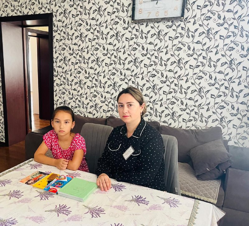Специалисты Джалилова Марзият и Алиева Максалина приняли участие в акции "Помоги собраться в школу".