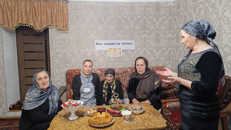 Социальные работники Центра организовали праздничное мероприятие для получателей социальных услуг в честь Дня пожилого человека.