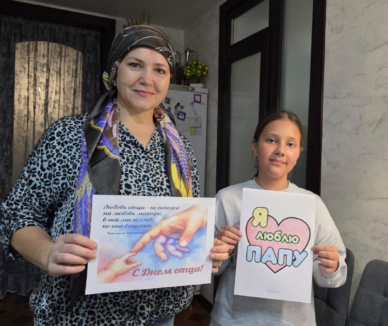 Специалист по работе с семьей Посыпайло Оксана посетила получателей социальных услуг, и провела подготовку ко Дню Отца.
