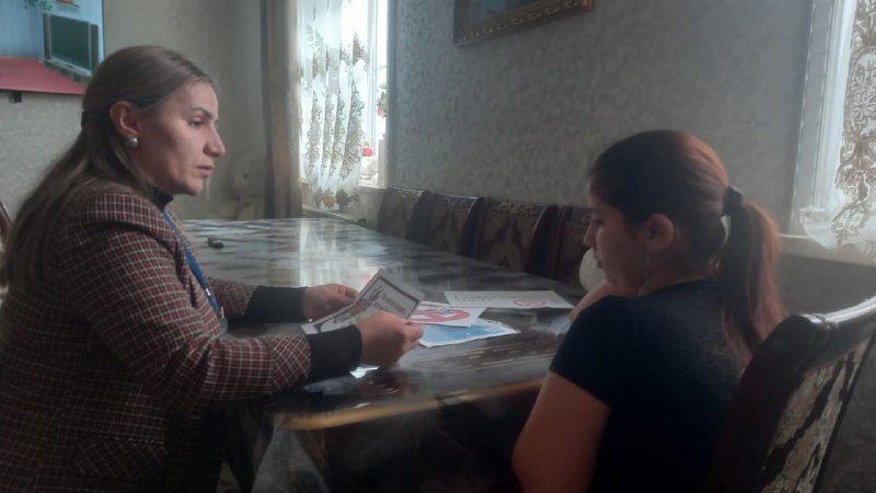 Социальный педагог отделения семьи Саидова Аксана посетила получателей социальных услуг и провела беседу на тему:"Скажем курению нет".