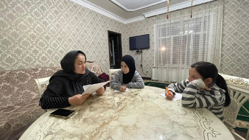 Психолог отделения семьи Шихшабекова Муршидат провела беседу с подопечными о правах и обязанностях школьников.