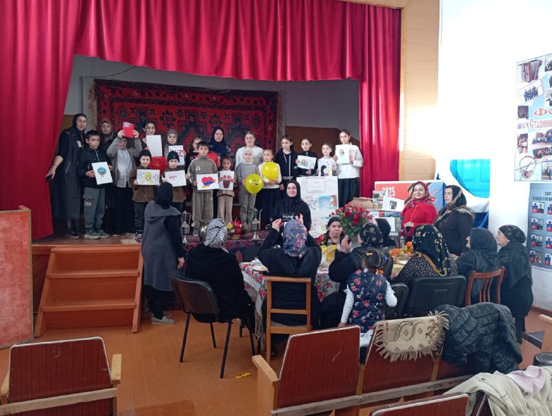 Специалисты по работе с семьёй и детьми Джупанова Ханумчакар, Абдуллаева Зухра, Алгасанова Марина, Шихшабекова Муршидат и Курбанова Раисат провели мероприятие, посвященное Дню матери.