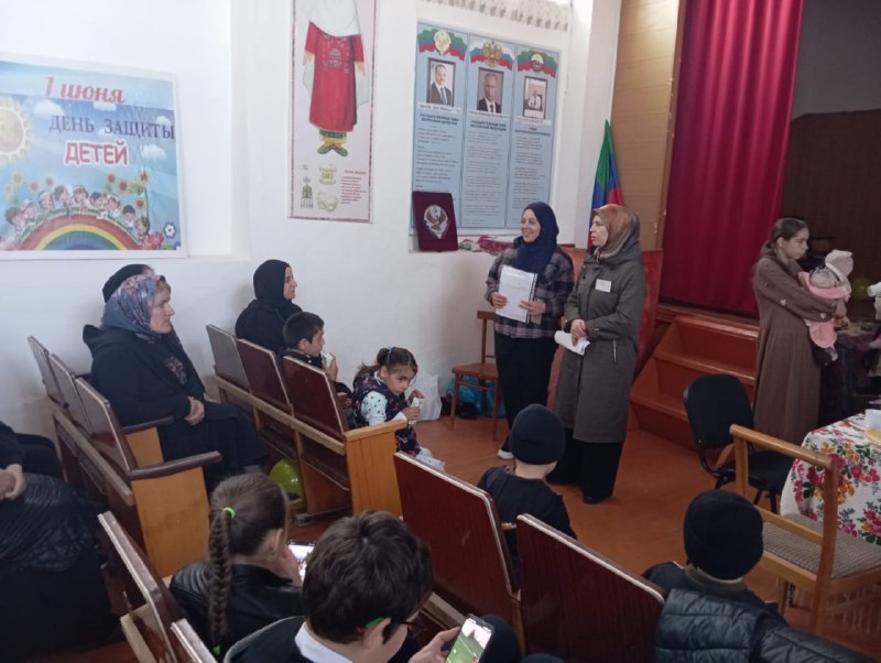 Специалисты по работе с семьёй и детьми Джупанова Ханумчакар, Абдуллаева Зухра, Алгасанова Марина, Шихшабекова Муршидат и Курбанова Раисат провели мероприятие, посвященное Дню матери.