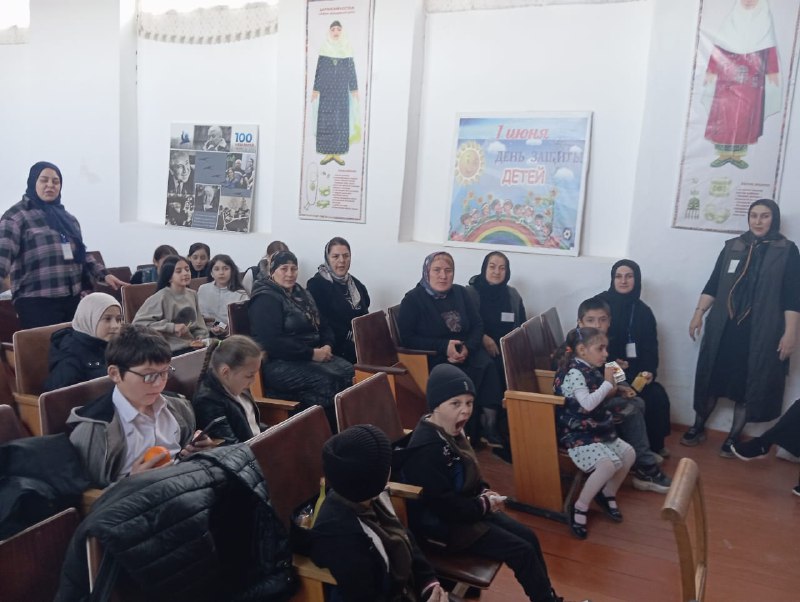Специалисты по работе с семьёй и детьми Джупанова Ханумчакар, Абдуллаева Зухра, Алгасанова Марина, Шихшабекова Муршидат и Курбанова Раисат провели мероприятие, посвященное Дню матери.