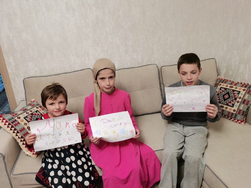 Материнская любовь — это связь, которую невозможно разорвать, любовь, которую невозможно объяснить, и чувство, которое продлится всю жизнь.