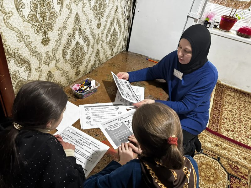 Специалист по работе с семьёй и детьми Алиева Максалина провела профилактические беседы с подопечными на значимые темы: «Правила безопасного поведения в интернете» и «Формирование осознанного отношения к здоровому образу жизни: жизнь без наркотиков».
