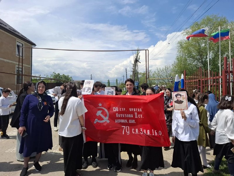 Специалист отделения семьи Багандова Разият приняла участие в мероприятиях, посвящённых Дню Победы, которые прошли в селе Краснопартизанск.
